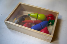 Cargar imagen en el visor de la galería, Tabla para cortar frutas para niños
